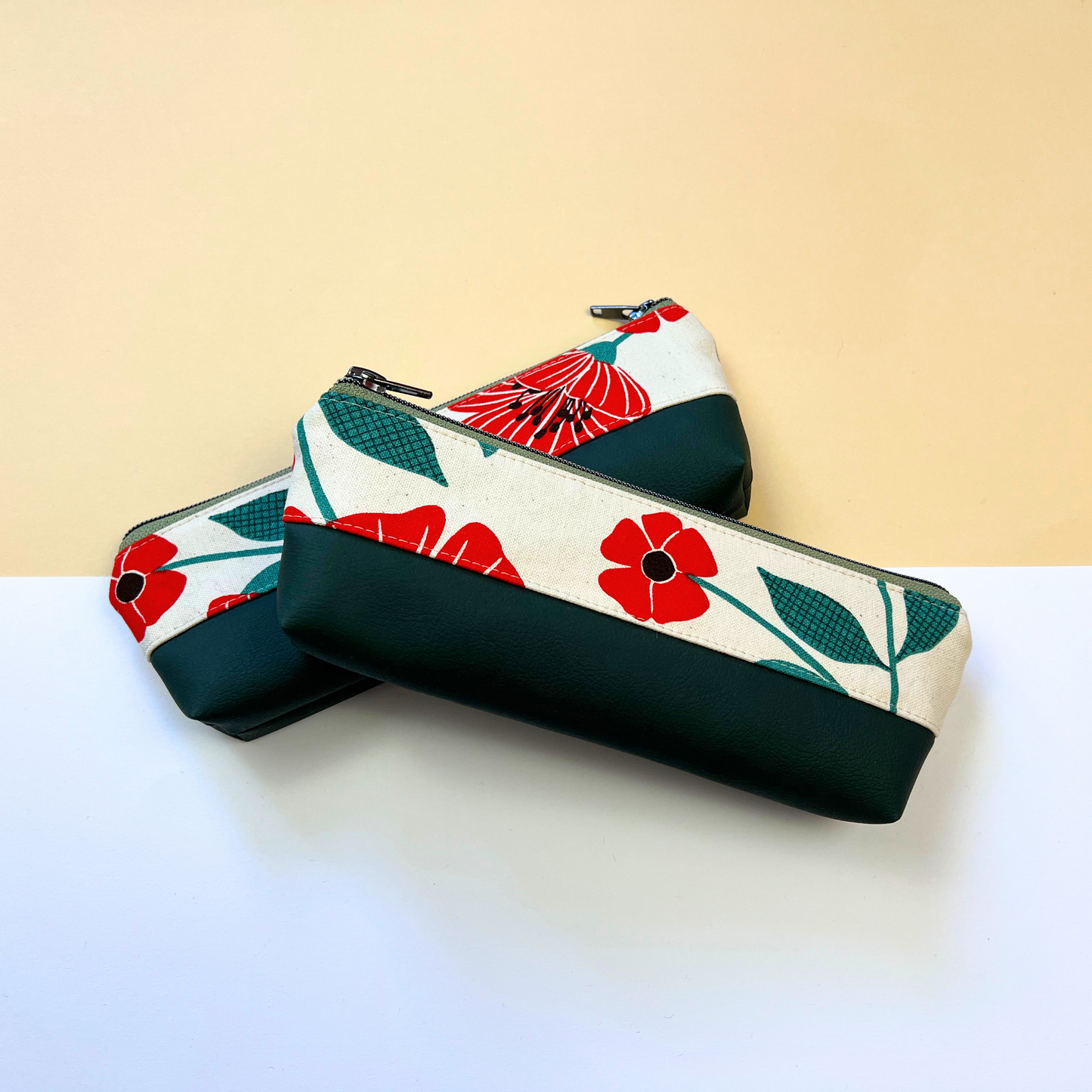Mäppchen "Rote Blumen" mit Kunstleder Dunkelgrün Limited Edition