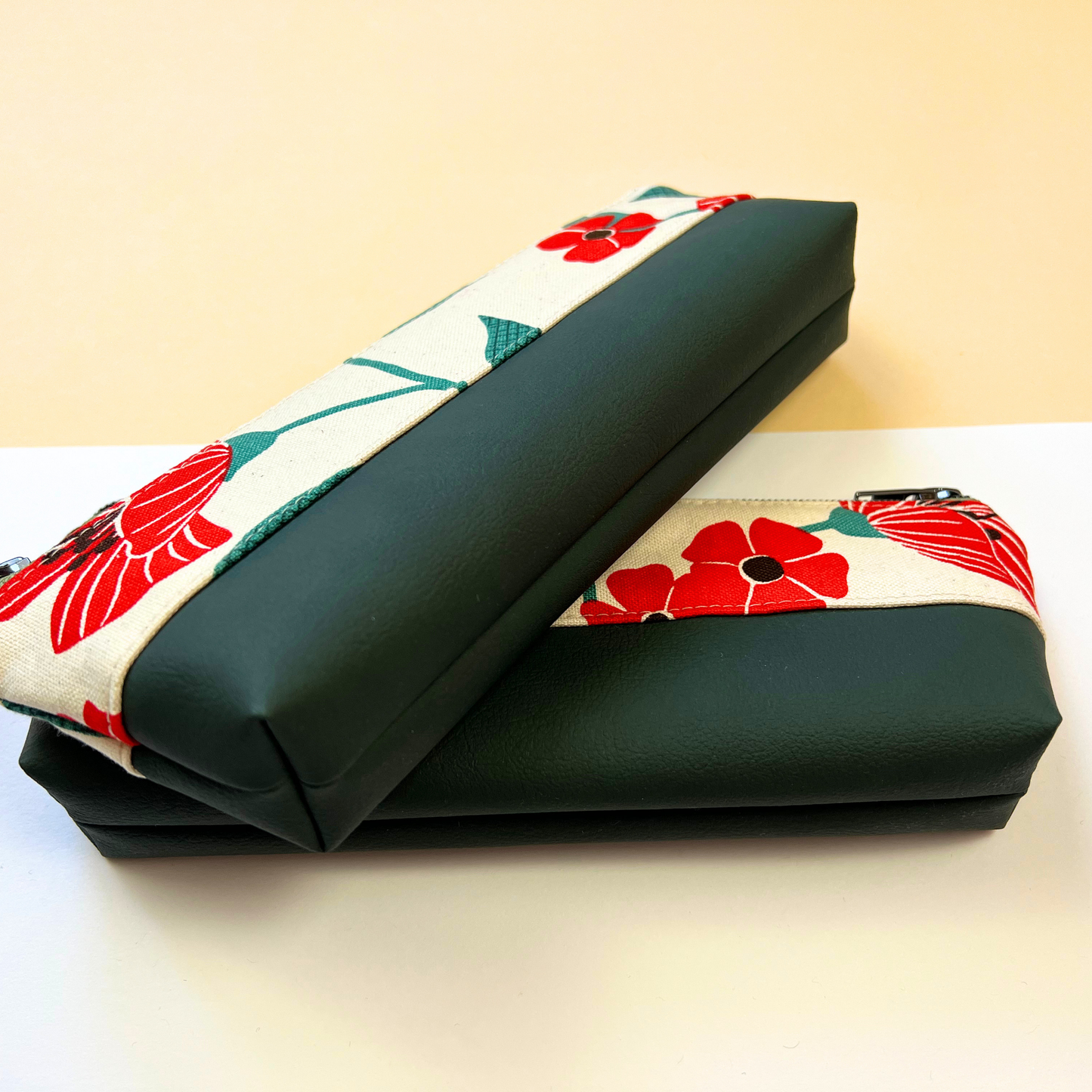 Mäppchen "Rote Blumen" mit Kunstleder Dunkelgrün Limited Edition