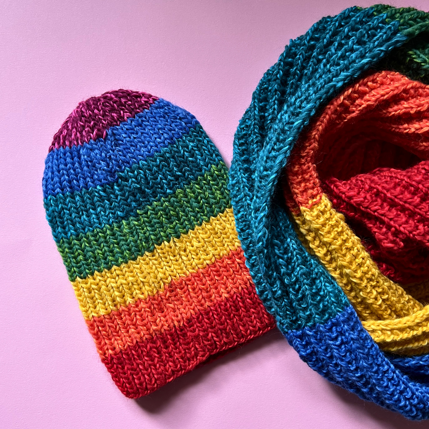 Strick-Set inkl. Anleitung "Spektrum" Regenbogen-Schal + Mütze