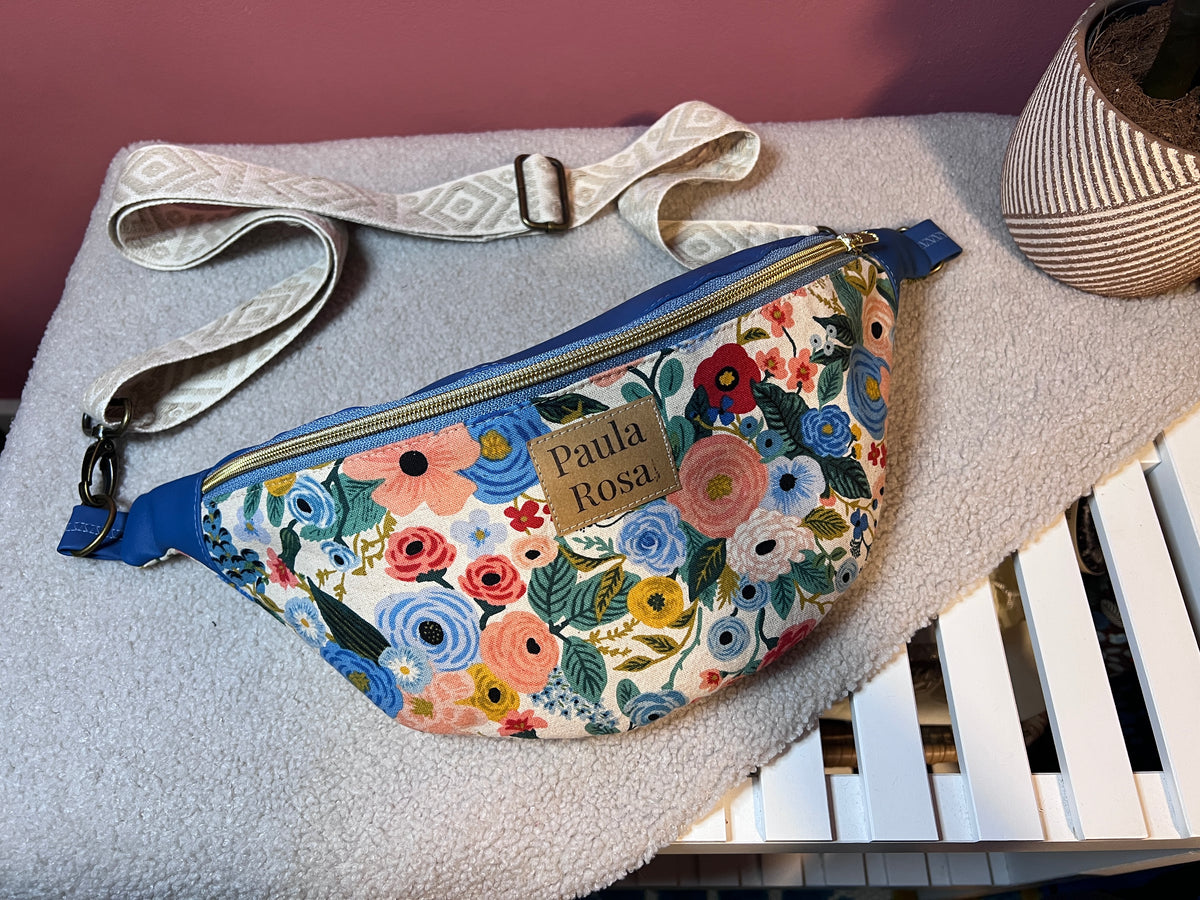 Bauchtasche Englisches Blumenmuster mit Kunstleder Blau und gewebtem Gurtband, mit Extrafach